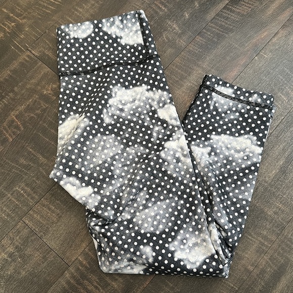 Lululemon crop leggings - Picture 2 of 3